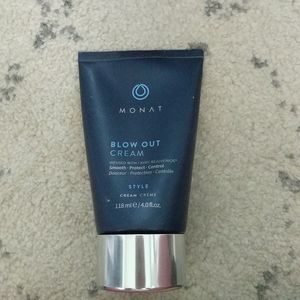 {Monat} Blow Out Creme